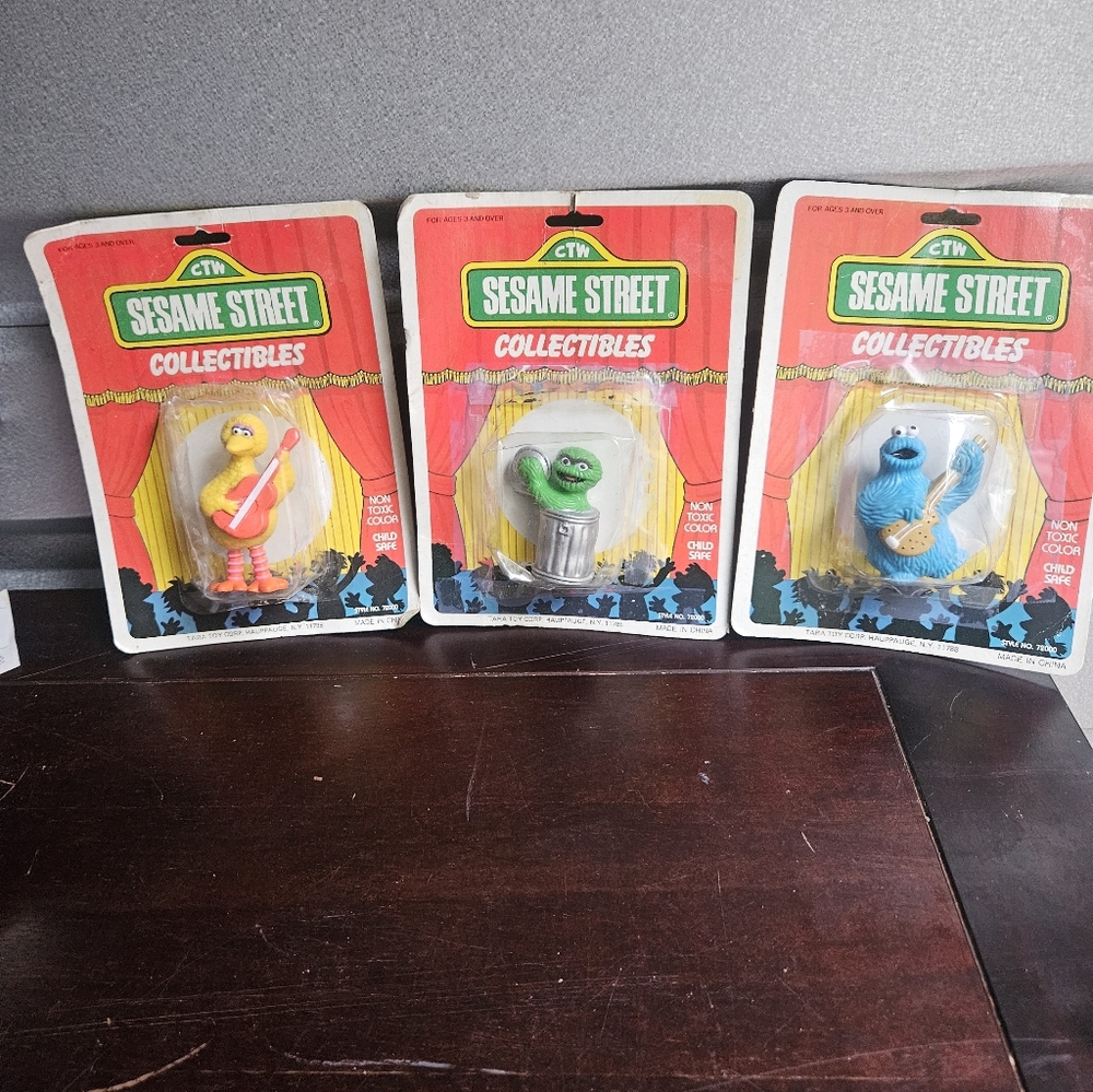 3 Sesame Street 1985 Tara Toy Figs Big Bird ,Oscar, Cookie Mon-Package Damaging